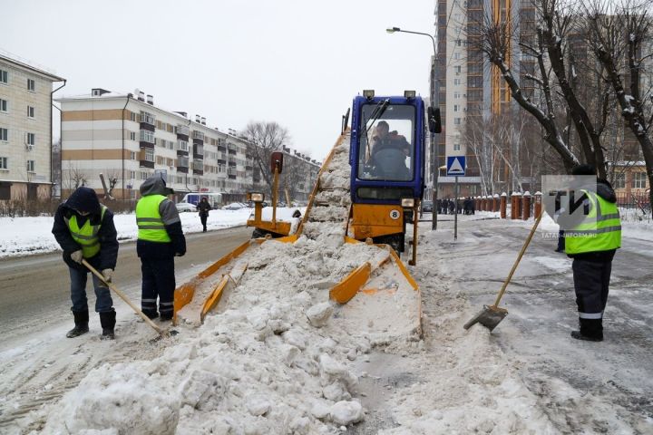 Минниханов: Дорожная техника зимой должна быть готова к работе в две-три смены