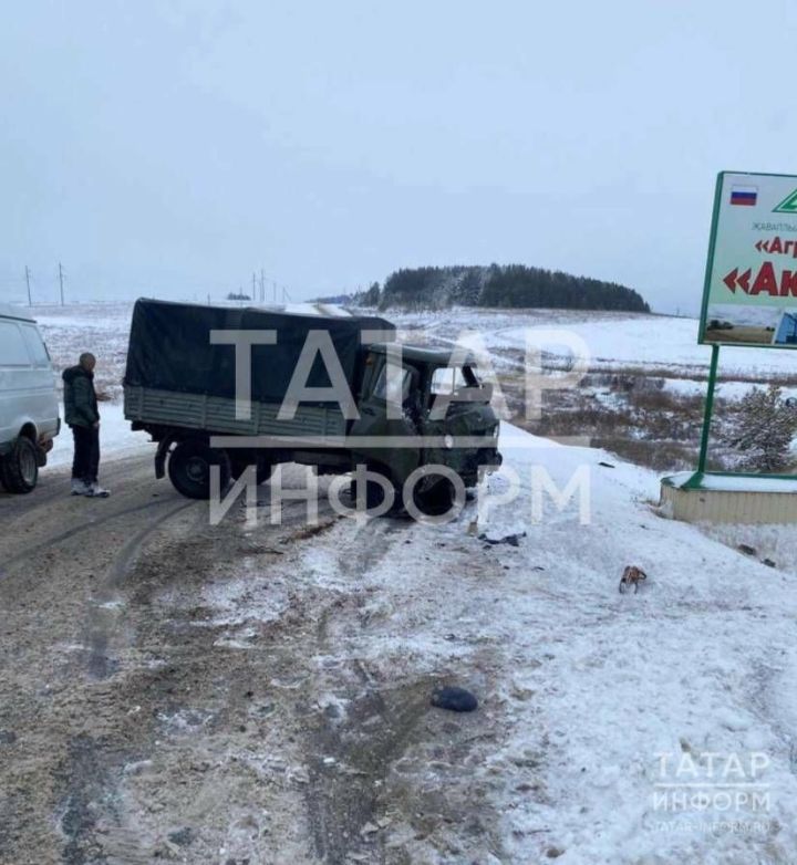 В Татарстане произошло ДТП с участием легкового автомобиля и «УАЗа», в результате которого погибли четыре человека