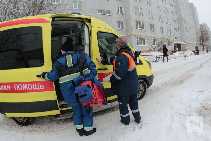 На трассе в Татарстане столкнулись две легковушки, пассажирка одной из них в больнице