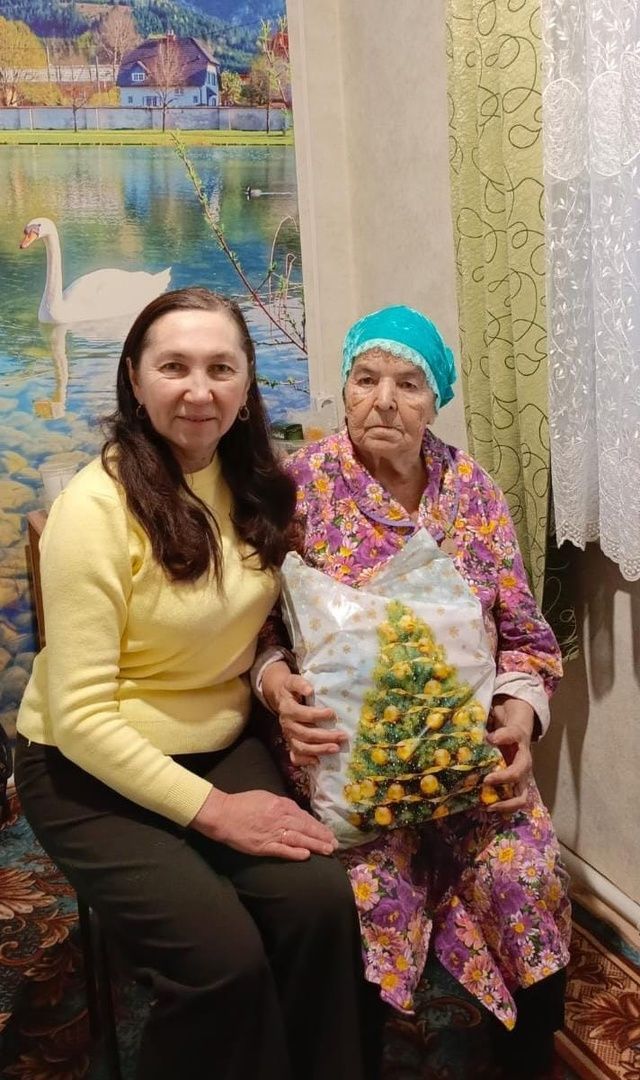 Землячку, пережившую блокадное детство, поздравили со славной датой
