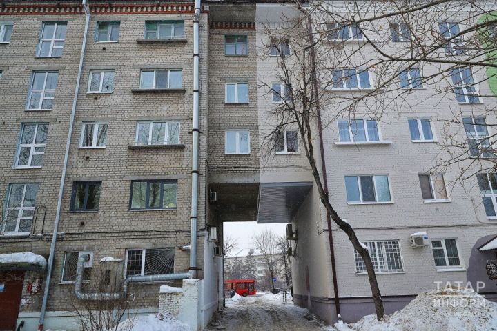 Мужчина выбросил ребенка из окна пятого этажа в казанском поселке Юдино