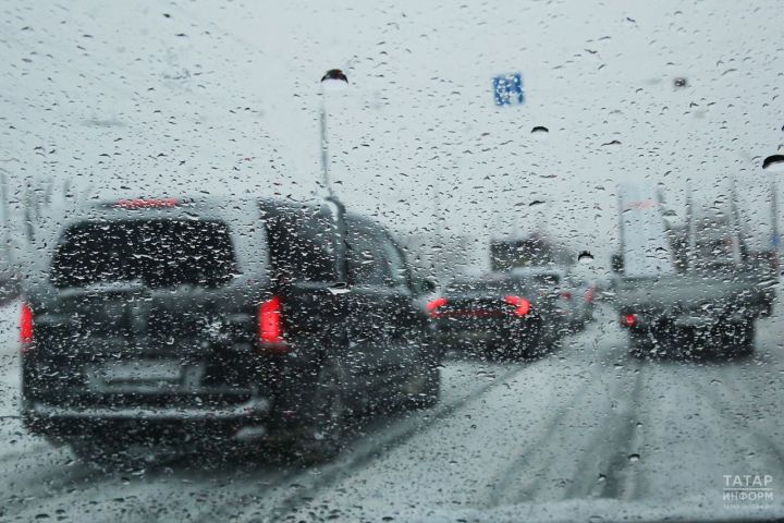 Синоптики предупредили татарстанцев о дожде, метели и снежной каше на дорогах