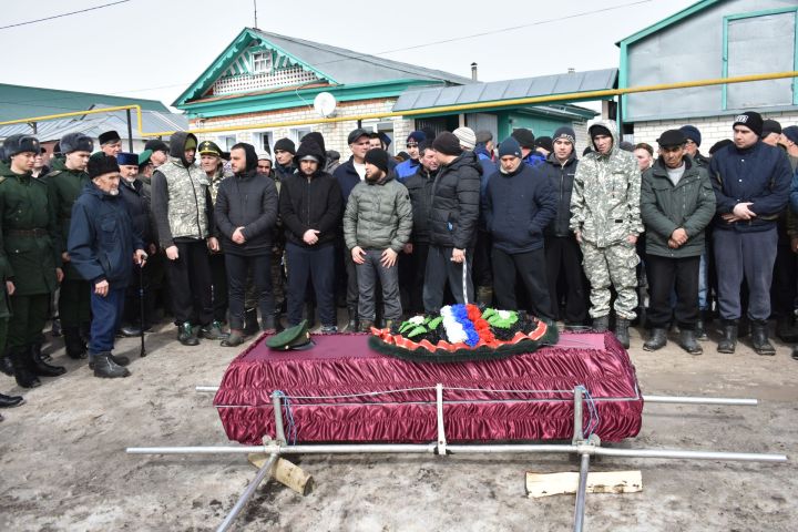 Геройлар китә, эзләре кала
