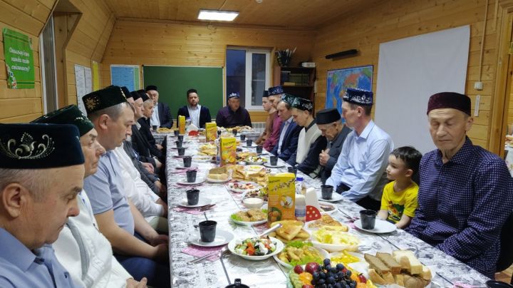 В Кайбицах глава района провел ифтар в честь Священного месяца Рамазан