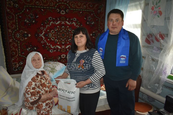 “Август -Кайбыч” җәмгыяте тыл хезмәтчәннәренә бүләкләр өләшә