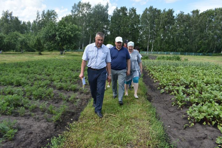 Район башлыгы мәктәпләрнең һәм балалар бакчаларының яңа уку елына әзерлеге белән танышуын дәвам итә