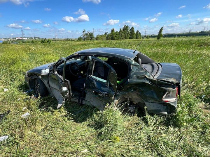 Двое взрослых и ребенок пострадали в ДТП с самосвалом и легковушкой под Челнами