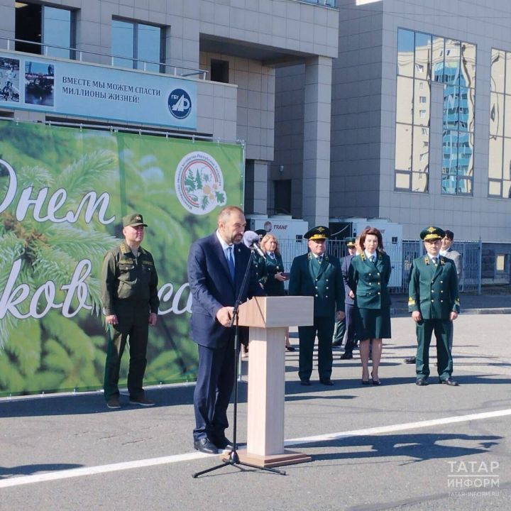 Лесхозы Татарстана получили в подарок 33 автомобиля Lada