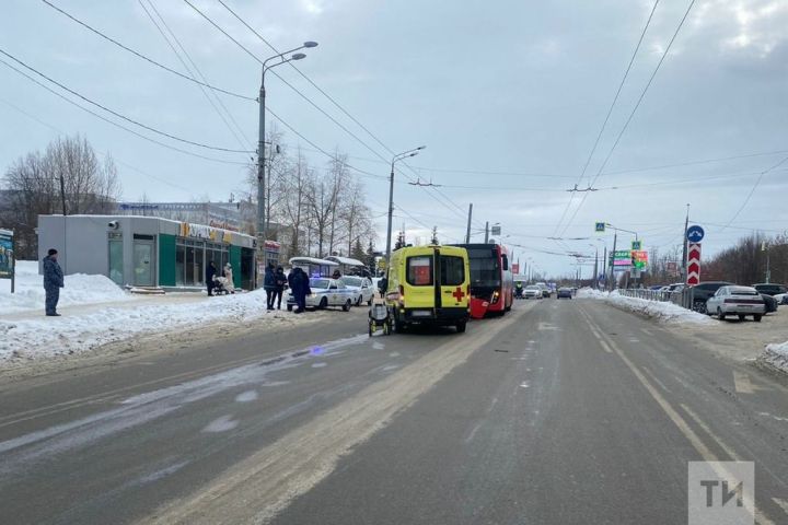 В Авиастроительном районе Казани столкнулись две легковушки, двое детей в больнице