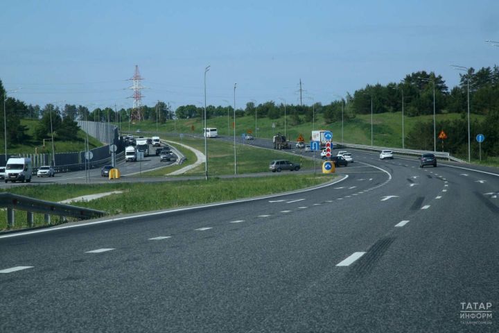 Штраф 500 рублей грозит водителям за езду с номерами без флага РФ, выданными в 2025 году