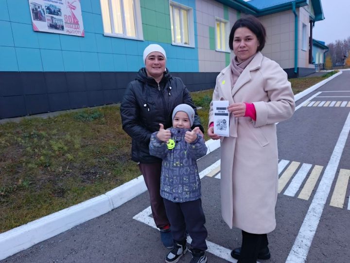 В акции, проведенной воспитателем Кушманского детского сада Дилярой Насрутдиновой, участвовали мама с сыном Гузель и Салават Гилязовы