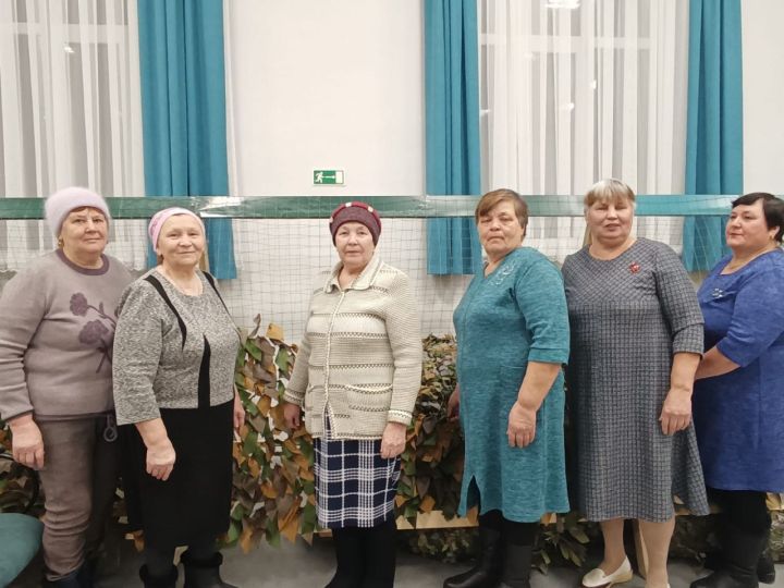 Борындык авылында маскировка челтәре үрүчеләр белән район башлыгы урынбасары очрашты