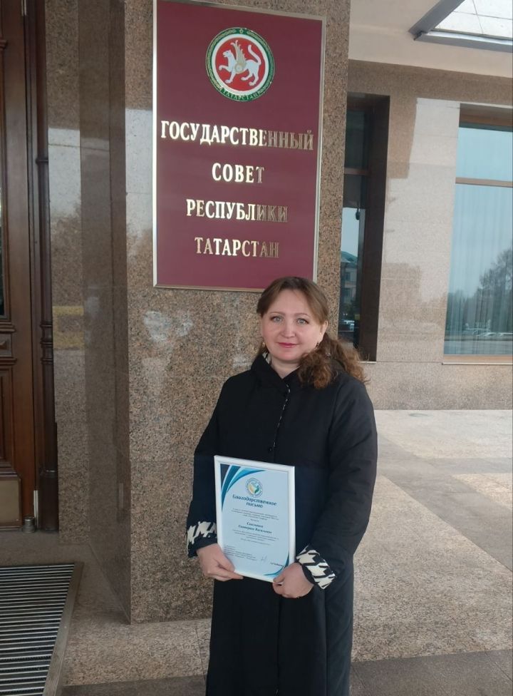Главе Надеждинского поселения вручили Благодарственное письмо от объединения «Милосердие» за вклад в благотворительность, волонтерство и поддержку участников СВО и их семей