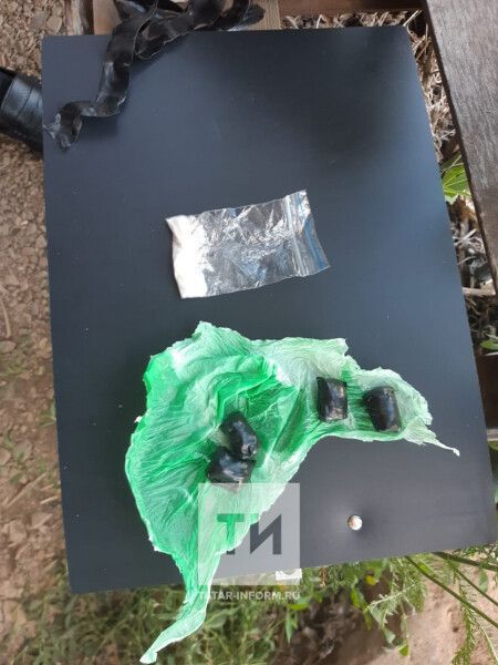 В Казани полицейские задержали женщину-наркокурьера с килограммом наркотиков