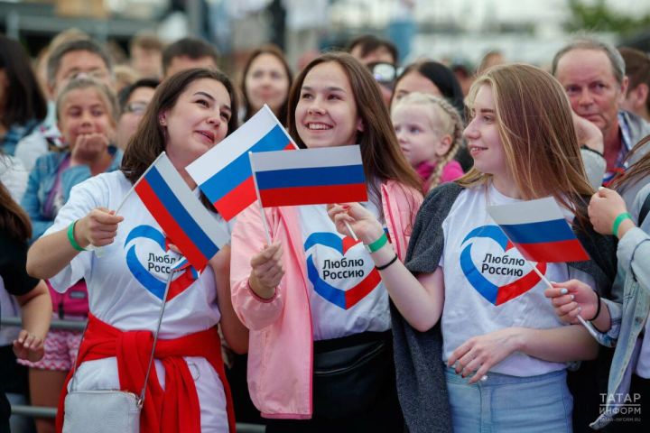Следующие длинные выходные ждут россиян с 12 по 15 июня на праздновании Дня России