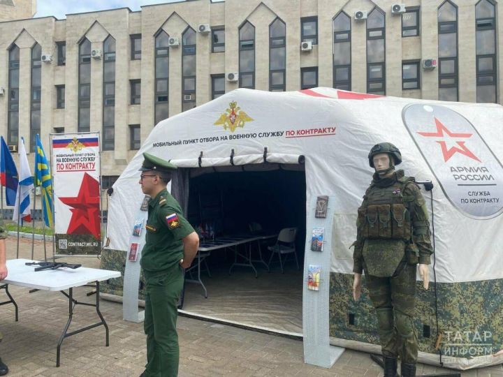 На встрече агитационного поезда в Казани заработал пункт отбора на службу по контракту
