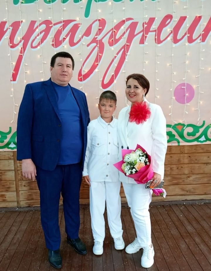 Олы Кайбычның «Имәнлек» паркында «Җырлыйк әле» дип исемләнгән кичке концерт булды