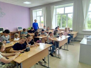 Ученики пришкольного лагеря Молькеевской основной школы Кайбицкого района приняли участие в мероприятии по физике