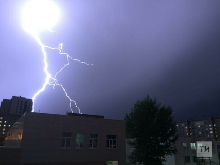 МЧС: в Татарстане в ближайшие сутки ожидаются гроза и сильный ветер