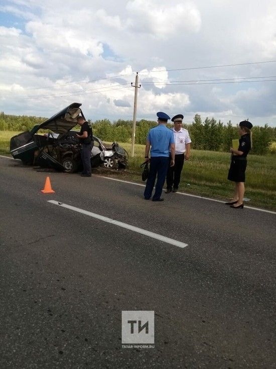 Двое погибли в ДТП с грузовиком в Татарстане
