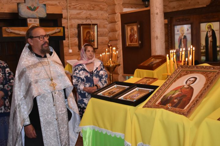 В церковь села Большое Подберезье доставлены мощи святых