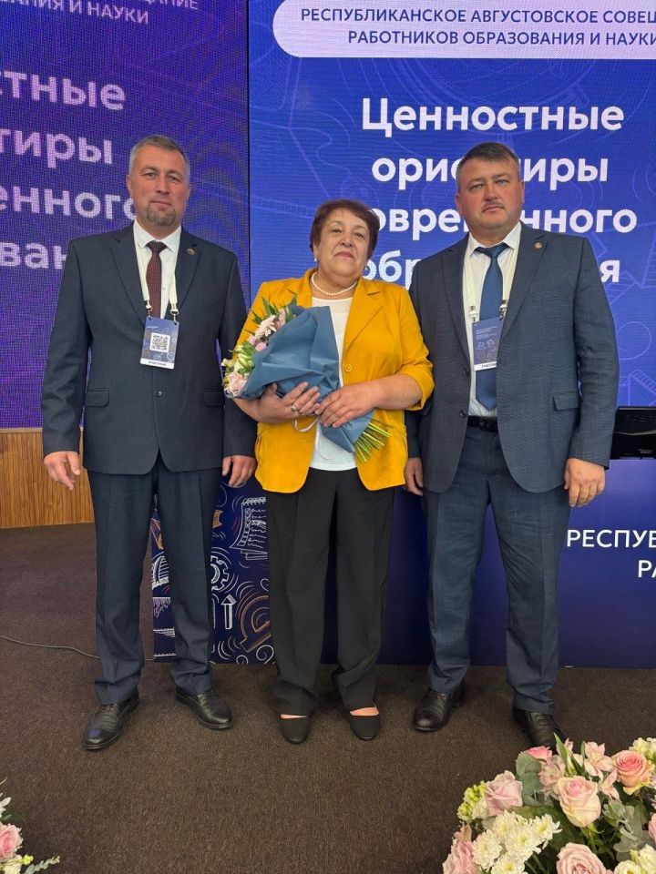 Педагог из Большого Подберезья удостоена почетного звания «Народный учитель Республики Татарстан»