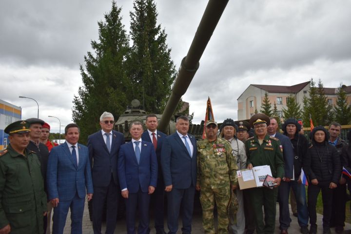В парке Победы в Кайбицах открылся мемориал «Танк Победы»
