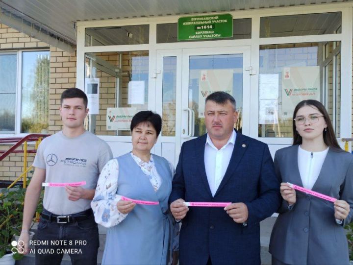 Глава Кайбицкого района пришел на свой избирательный участок № 1614 со своей семьей
