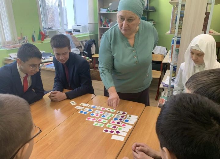В рамках федерального проекта «Пушкинская карта» в Кушманской школе прошёл мастер-класс «Милли домино»