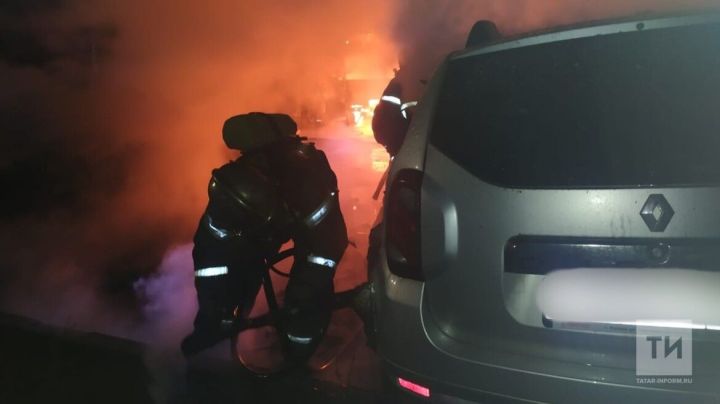 Татарстанец пытался потушить свой горящий автомобиль и получил ожоги