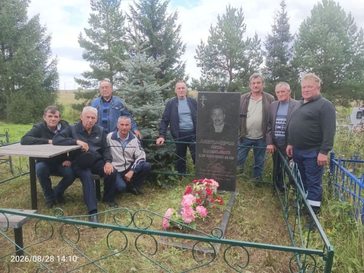 Почтили память бывших сослуживцев МВД