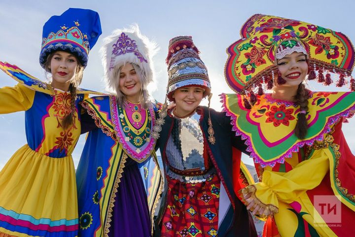 Школьники смогут посостязаться в знании национальных костюмов народов России