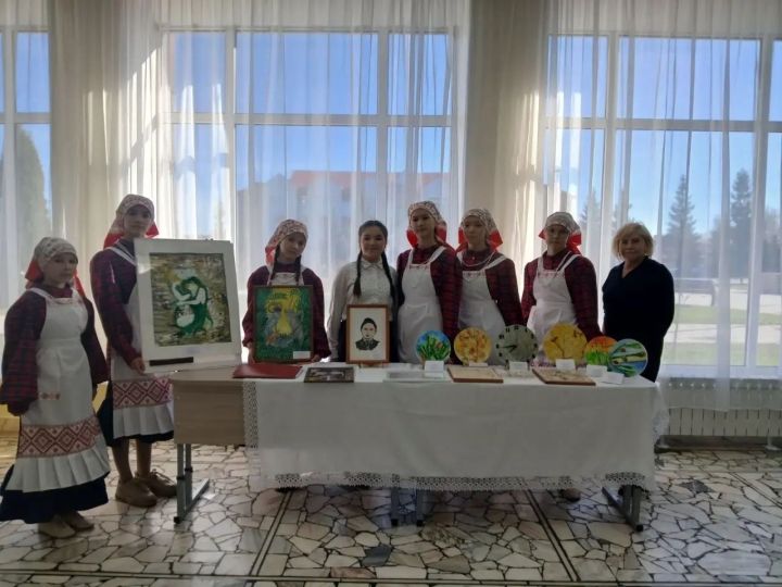 Ученицы Хозесановской школы приняли участие в зональном этапе фестиваля «Без бергэ» в Тетюшах