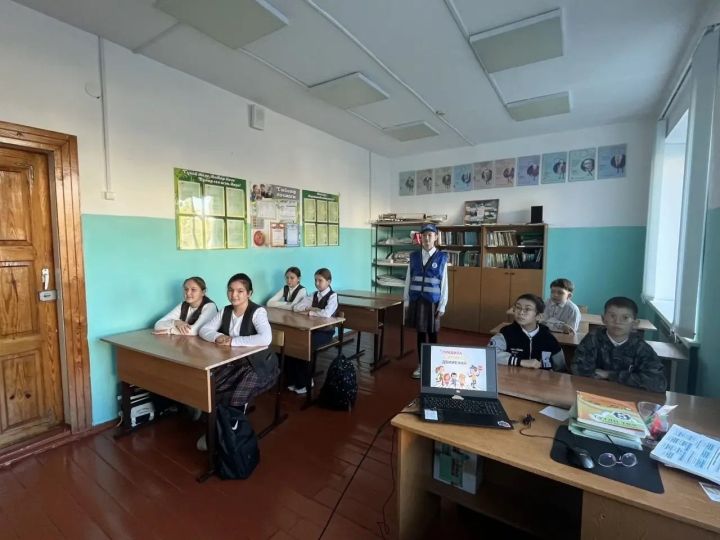 Внимание, каникулы: в Хозесановской школе ЮИД напомнил младшим классам о безопасности!