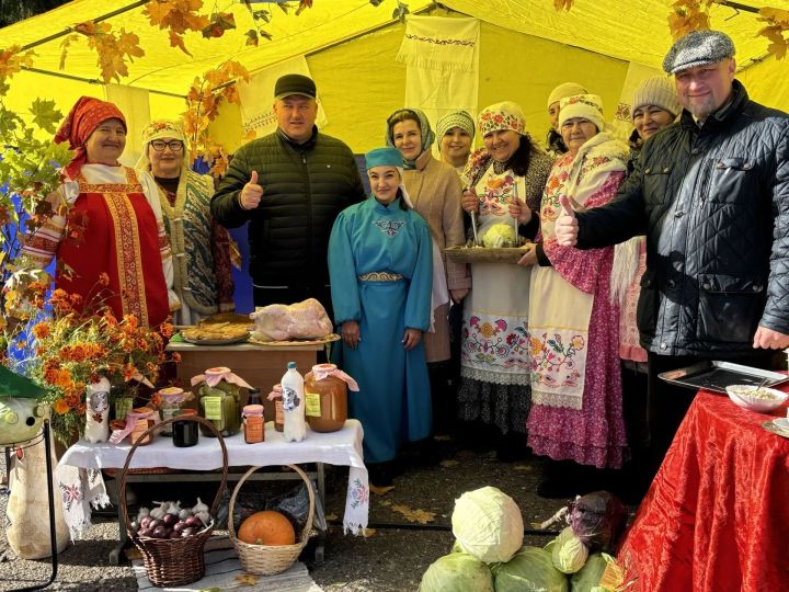 Урожай труда и традиций: в Кайбицах прошла школьная ярмарка „Дары осени“