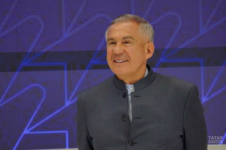 Минниханов поздравил педагогов с Днем учителя: «Ваш труд – повод для гордости!»