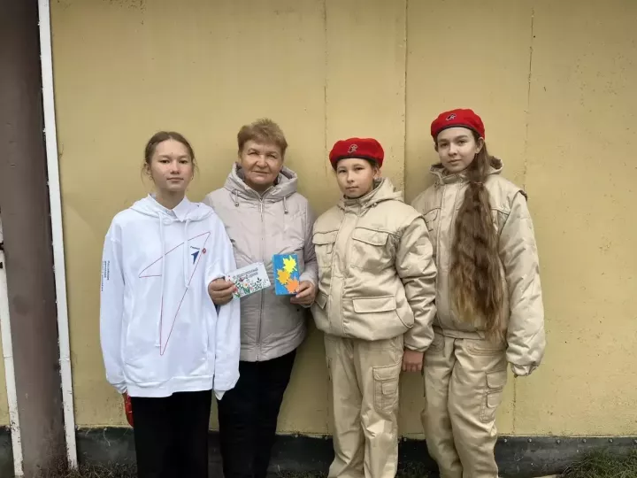 Связь поколений: активисты Хозесановской СОШ поздравили учителей-ветеранов