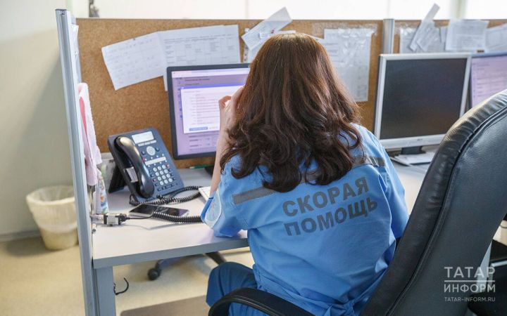 Девушка-водитель погибла, влетев в припаркованную фуру под Зеленодольском