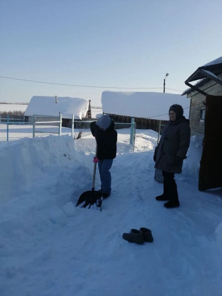 С заботой о соседях: добрые дела школьников из Больших Кайбиц