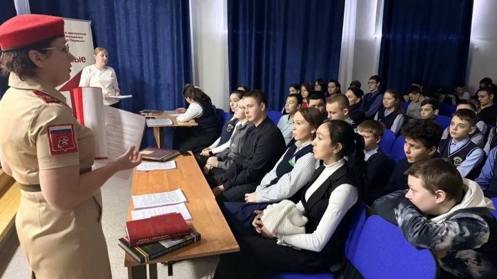 В Федоровской школе совместно с библиотекарем сельского поселения прошло глубоко трогательное и важное мероприятие — «День памяти юного героя-антифашиста»
