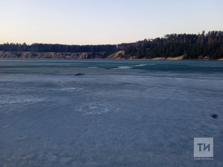 На Каме в Чистополе спасли провалившегося под лед мужчину ‎