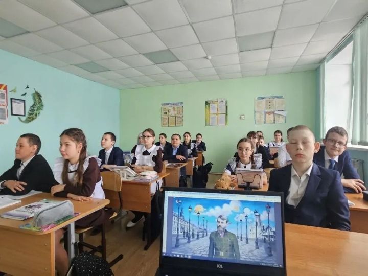 В Чутеевской школе прошло очередное занятие из цикла «Разговоры о важном»