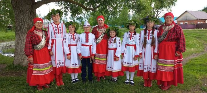 Симек собрал друзей: в Малых Мемях отметили чувашский народный праздник