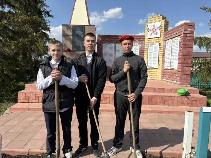 Юнармейцы отряда имени кавалера ордена Трудового Красного Знамени Евгения Геннадиевича Тутаева из Федоровского присоединились к всероссийской акции «Дорога к Обелиску»