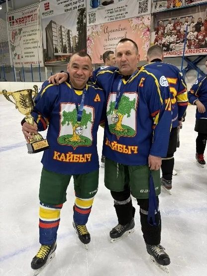Гомерен физкультурага, хоккейга өйрәтүгә багышлаган педагог