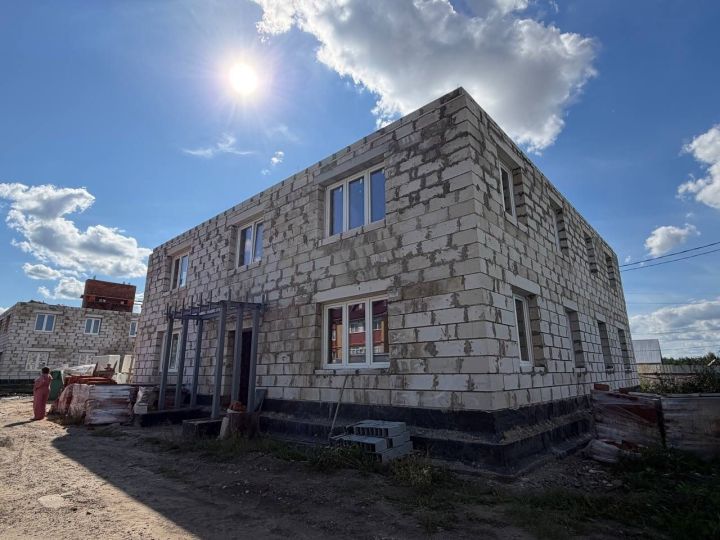 В Кайбицком районе проверили ход строительства жилья для детей-сирот