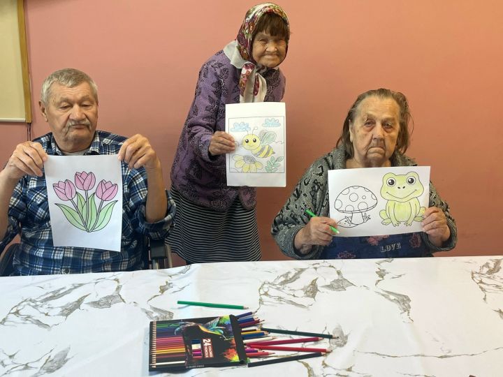 В Кайбицком доме-интернате прошло вдохновляющее занятие по изотерапии