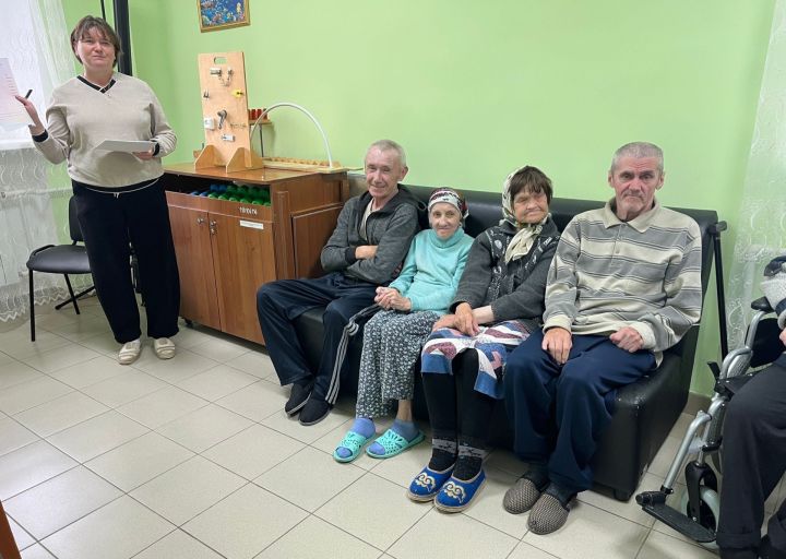 Специалист Кайбицкого дома-интерната для престарелых и инвалидов провела важную беседу с проживающими о правилах внутреннего распорядка