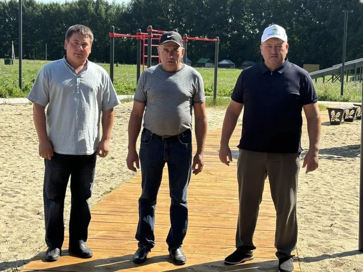 На объектах благоустройства в Больших Кайбицах и Багаеве побывал глава района