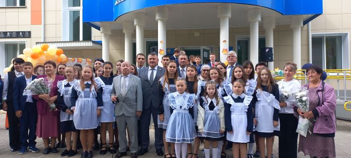 Иске Тәрбит урта мәктәбендә Белем бәйрәме тантаналы рәвештә узды